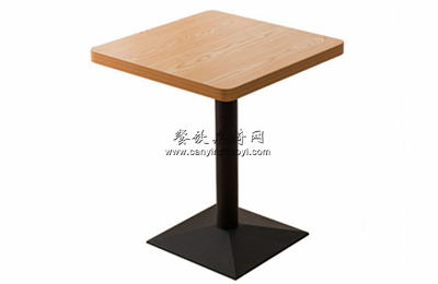 钢木桌子