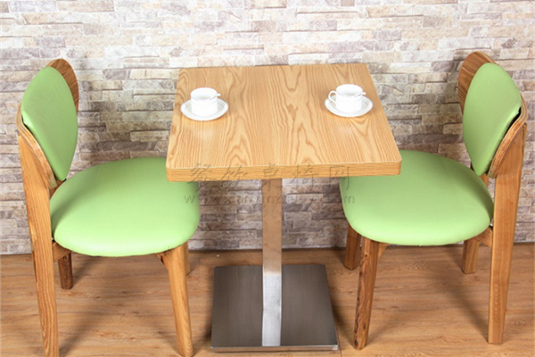 小清新风格的奶茶桌椅组合