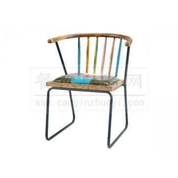多种色彩相结合的主题餐椅