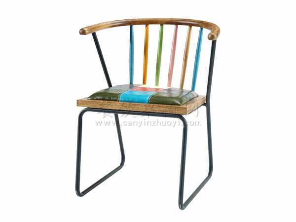 多种色彩相结合的主题餐椅