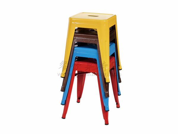 铁艺餐椅的颜色有多种选择