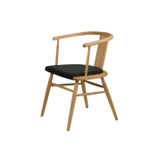一款有扶手的咖啡厅实木椅