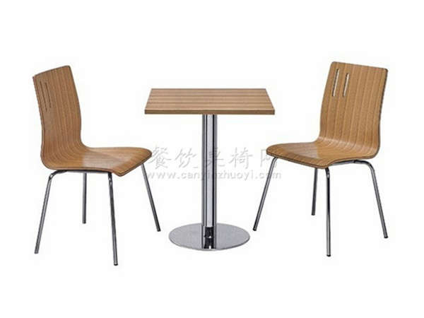 钢木桌子搭配曲木椅子售价