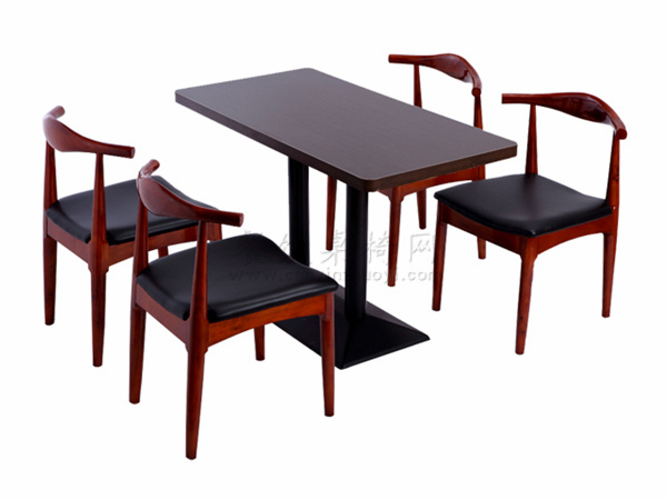 四人位餐桌搭配实木牛角椅