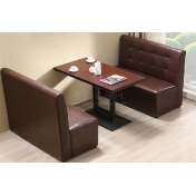 咖啡色皮革沙发和钢木餐桌