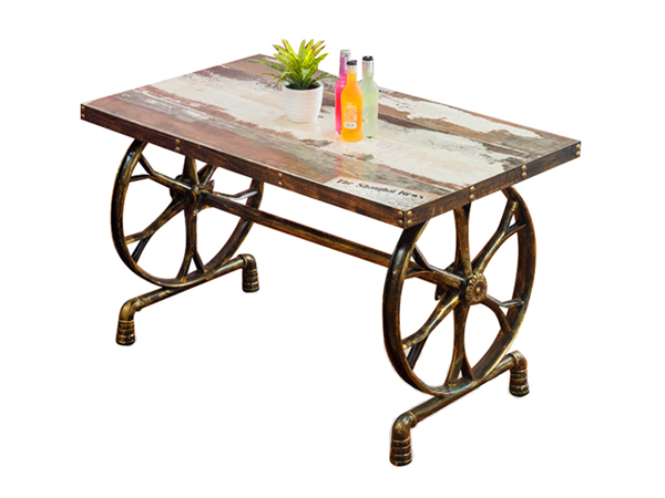 定西个性车轮脚架钢木餐桌