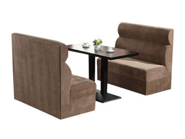 松原绒布沙发和钢木咖啡桌