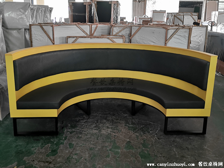 钢脚板式结构弧形卡座沙发