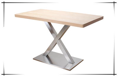 钢木材质餐桌椅