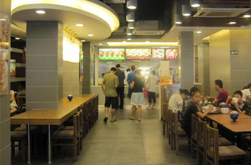 根据蒙自源风格定制餐桌椅