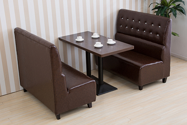 银川钢木餐桌搭配皮革沙发