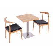 松原钢木餐桌和实木牛角椅