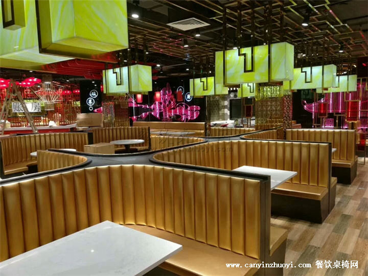 麻辣烫店转角卡座沙发案例
